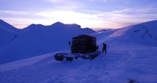 28337888_catskiing shar mountain