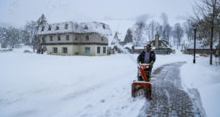 30420382_boyne mountain skiing